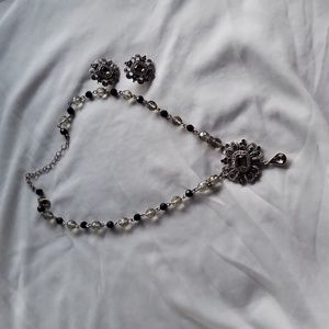 AVON TWO-TONE NECKLACE WITH PIERCED EARRINGS NEW